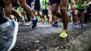 ¿Qué pasa si tomo cafeína pura antes de dormir? 3 Triatlon-deportistas-corriendo-efectos-cafeina-en-polvo-pura