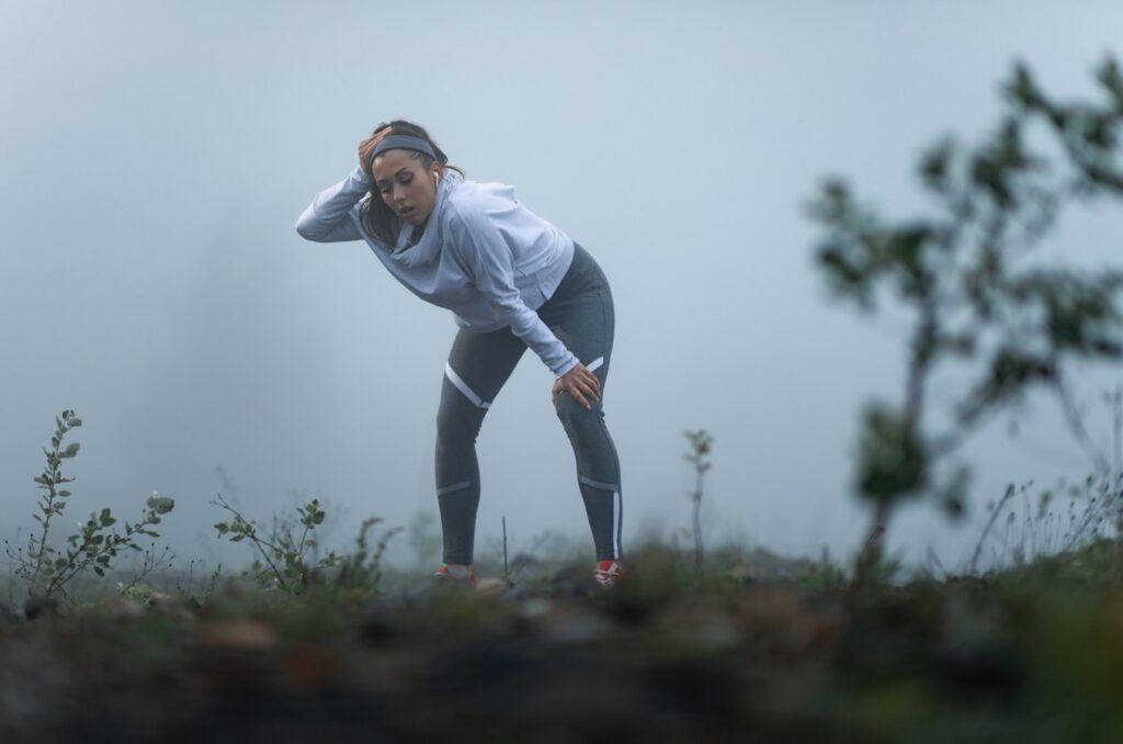 5 consejos para correr y entrenar con lluvia y cómo la cafeína anhidra te ayudará 1 Cafeina anhidra para correr co lluvia