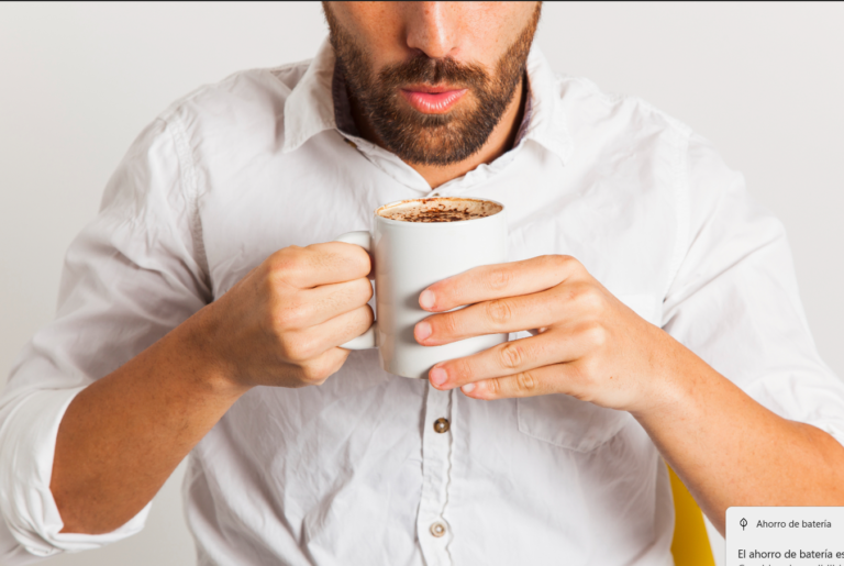 dosis de cafeina anhidra pura online exceso hombre bebiendo cafe