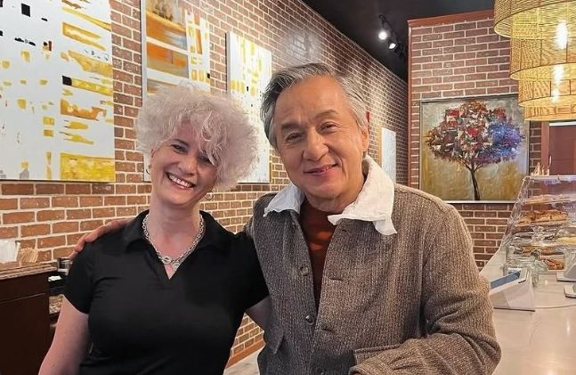 Celebridades enamoradas de la cafeína que seguro no conocías 1 Jackie Chang fan de la cafeina
